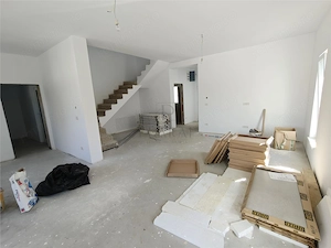 Duplex 5 camere - despartit prin garaj - teren generos - imagine 4