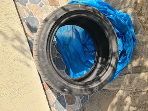 Vând 4 cauciucuri de vara 225/45/17 Falken, toate patru la 250 RON.