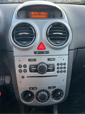 Opel Corsa D 2009 unic proprietar 1.0 benzina clima recent inscrisa - imagine 9