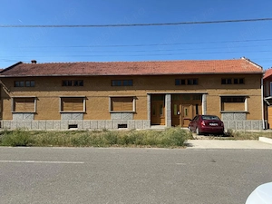 Vand casa si teren , situata central , langa biserica , sat Lugojel , la 6 km de Lugoj