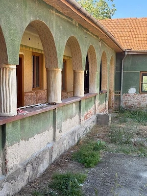Vand casa si teren , situata central , langa biserica , sat Lugojel , la 6 km de Lugoj - imagine 6