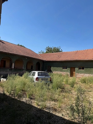 Vand casa si teren , situata central , langa biserica , sat Lugojel , la 6 km de Lugoj - imagine 15