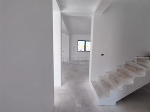 Duplex in locatie excelenta - living spatios - toate utilitatile - imagine 4