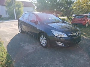 Opel astra j an 2010 benzina 1.4 klimatronic euro 5 adusă recent Germania  - imagine 4