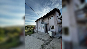 Casa înșiruită de vânzare în Iris - imagine 2