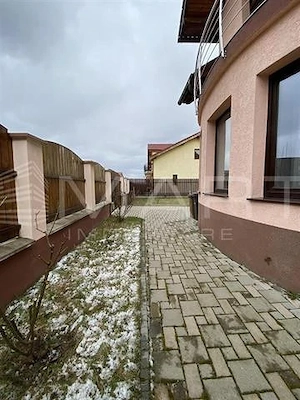 Casa 5 camere + curte 200mp zona Calea Cisnadiei - imagine 9