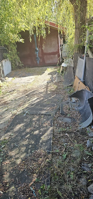 Vand garaj in Lupeni 