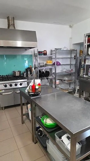 Bistro , cafenea la cheie  ultracentral
