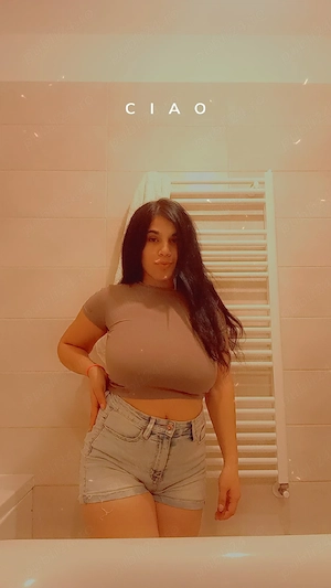 Elysa 23 de ani