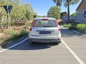 Ford Fiesta 1,3 An 2006 Euro 4 - imagine 5