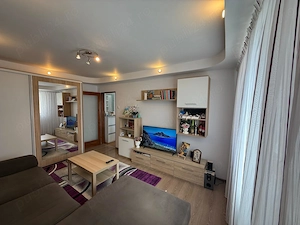 Vând apartament 2 camere decomandat, cartier Noua   priveliște deosebită, renovat, mobilat și utilat