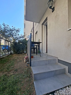 Apartament 2 camere part + gradina de 27 m pătrați+ parcare cadastrata decomandat Popesti -Leordeni  - imagine 3