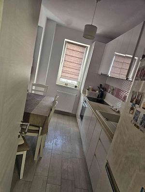 vand apartament cu 2 camere - imagine 4