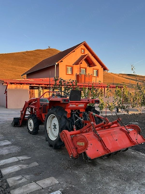 Tractor kubota +freză 7000 euro de asemenea celelalte utilaje pot fi vândute separat sau cu tractor  - imagine 1