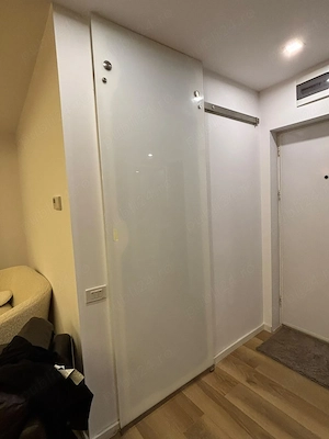 Usi glisante de culoare alba, inaltime 241cm