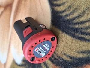 Acumulator litiu-ion de 12 V și 2 Ah,  din seria X 12 V Team,  model  Parkside PAPK 12 A4