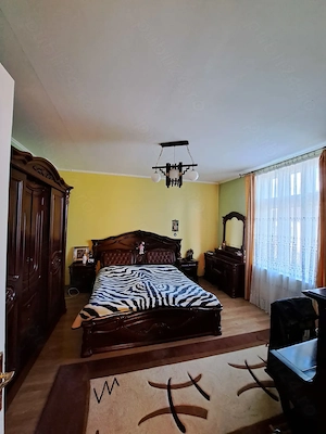 Proprietar direct!-Vând apartament spațios în Roman  - imagine 2
