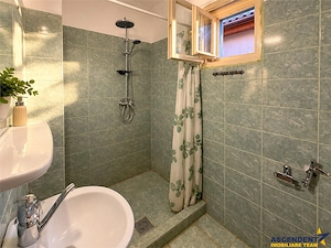 Casa cu farmec si potential, 4 camere, terasa, gradina privata, Central, Targu Secuiesc - imagine 9