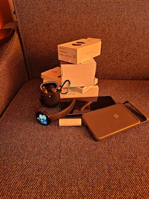 Google Pixel 8 Pro (ecran crapat dar functional) +Google watch 2+Buds Pro+accesorii
