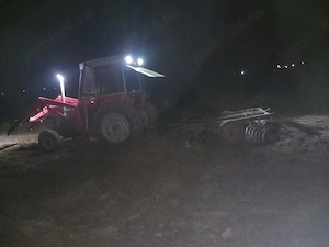 Vând tractor cu incarcator frontal 