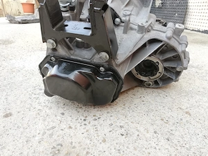 cutie viteze manuala 5 +1 Volkswagen Polo 6R 2012 motor CGPB - imagine 3