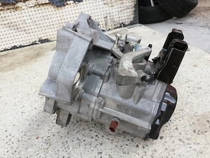 cutie viteze manuala 5 +1 Volkswagen Polo 6R 2012 motor CGPB - imagine 5