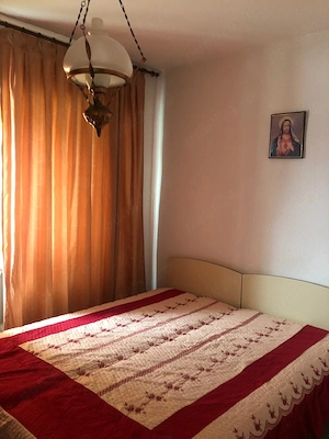 Apartament cu 3 camere de inchiriat în trust str.9 Mai ,bl.E3 ,sc.A,ap.9,et.4 - imagine 2