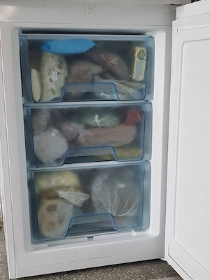 Vînd congelator cu 3 sertare!