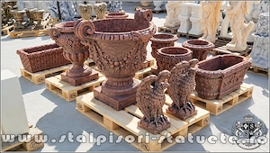 Vaze și jardiniere, terrcotta patinat, din beton.
