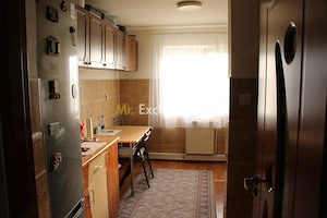 Apartament cu 3 camere decomandat, 71 mp – zona 9 Mai - imagine 5