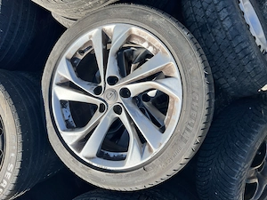 JANTE OPEL R17 – 5x110  Vând set de jante originale Opel R17, cu anvelope Michelin.