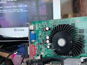 Placă Video PCI-Express (HDMI   DVI   VGA) - Cooler Negru - Testată