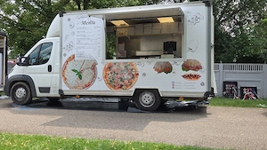 Inchiriez food truck in stare impecabila !!  - imagine 2