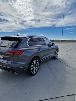Vând Volkswagen Touareg R-Line 3.0 V6 TDI 4MOTION | 2021  Proprietar - imagine 3