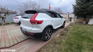 Volvo XC 40 T3 - imagine 9