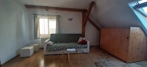 Studio, mansarda la casa, de inchiriat