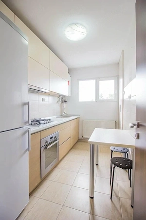Închiriez apartament 2 camere, semidecomandat, etaj 4 4, complet mobilat și utilat Brasov, Astra. - imagine 2