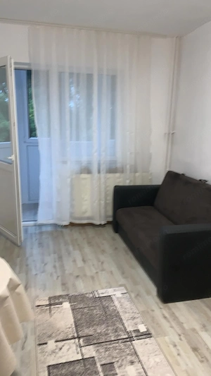 Închiriez garsoniera