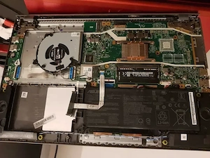 Dezmembrare Laptop ASUS M509DA-EJ280 Carcasa Tastatura Placa de baza + Procesor + AMD Ryzen 7 3700U 