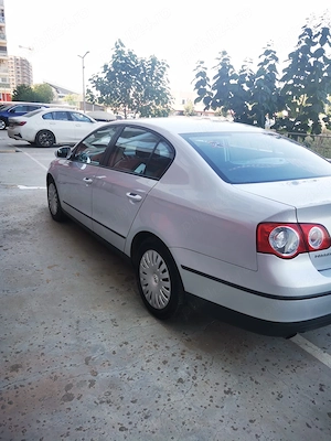 Volkswagen Passat BlueMotion 1.6 TDI   105 CP - imagine 2