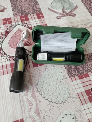 Vand lanterne si căști la 20 de lei bucata