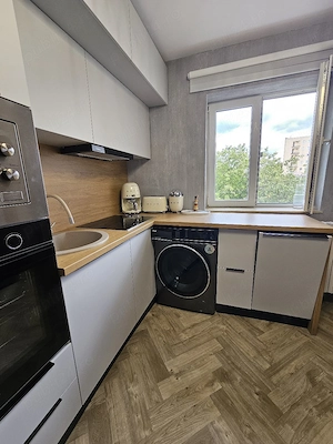 Apartament 3 CAMERE | ZONA CITY MALL | Renovat | Mobilat ȘI Utilat Modern - imagine 9