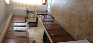Apartament de doua camere de inchiriat.