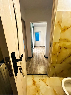 Apartament Decomandat,Confort 1 situat in Tecuci pe Str. 7 Noiembrie - imagine 9