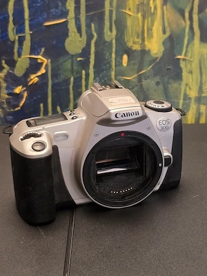 Canon EOS 300 aparat foto analog SLR 35mm   pentru piese   reparatie
