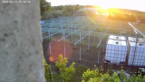 Vand proprietate, 1,4 ha, imprejmuit, cu doua cladiri construite. - imagine 4