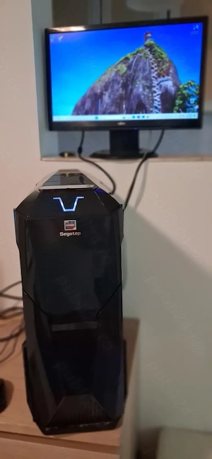 Vand unitate PC Ryzen 5 + monitor Fujitsu 20'