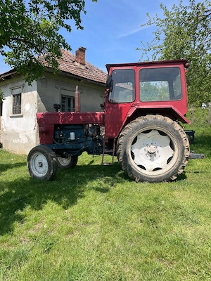 Vând tractor UT 65 perfect functional
