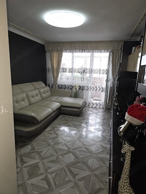 vând apartament