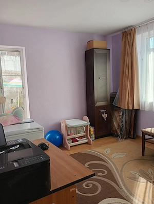 De vânzare - apartament cu 3 camere și curte - imagine 3
